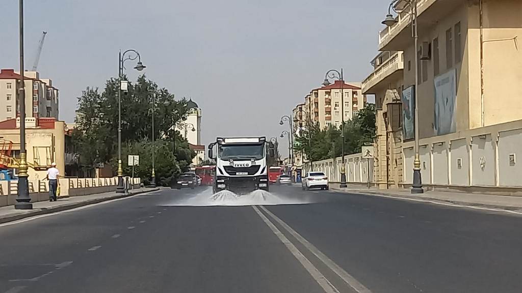 Bakıda daxili iməclik keçirilib: küçələr yuyulub (FOTO)