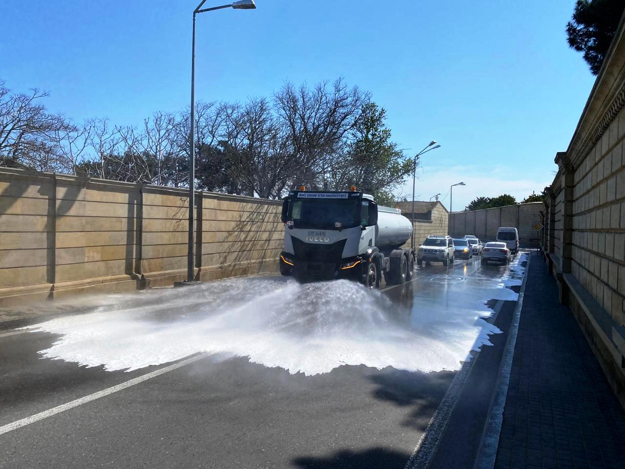 Bakıda daxili iməclik keçirilib: küçələr yuyulub (FOTO)