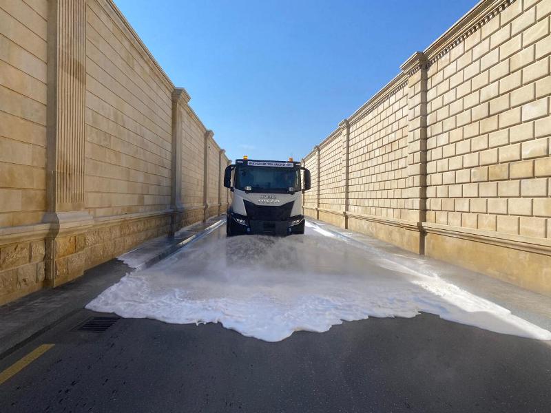 Bakıda daxili iməclik keçirilib: küçələr yuyulub (FOTO)