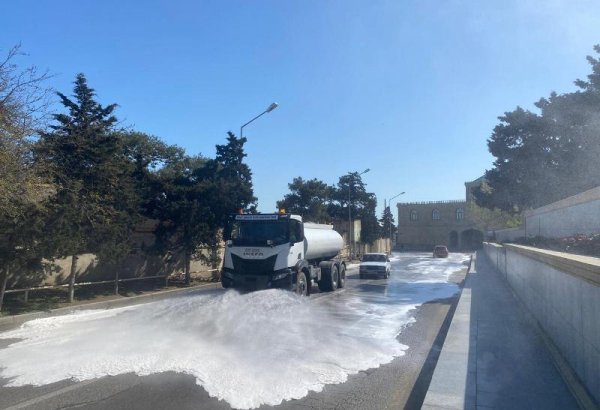 Bakıda daxili iməclik keçirilib: küçələr yuyulub (FOTO)