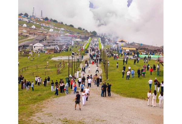 Göygöldə V Milli Yaylaq Festivalının təntənəli açılışı olub (FOTO)