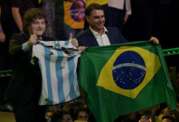 Braziliyada sabiq prezidentin oğlu Flavio Bolsonaro prezidentliyə namizəd göstərilib