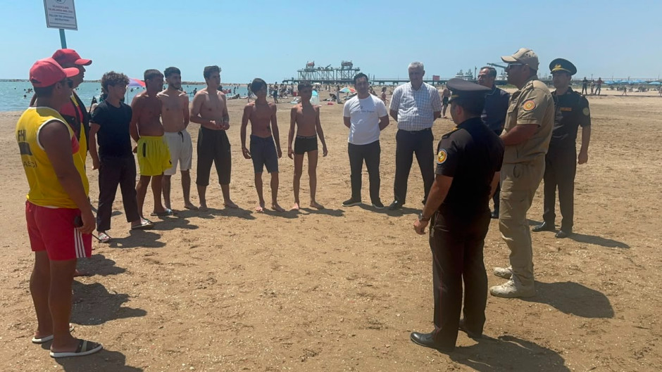 FHN çimərliklərdə silsilə maarifləndirmə tədbirləri keçirib (FOTO)