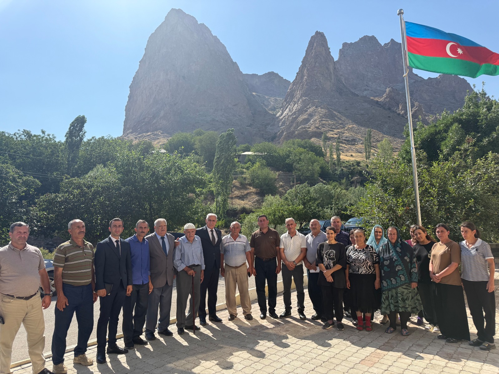 Milli Məclisin deputatı Vüqar Rəhimzadə Culfada seçiciləri ilə növbəti görüşünü keçirib (FOTO)