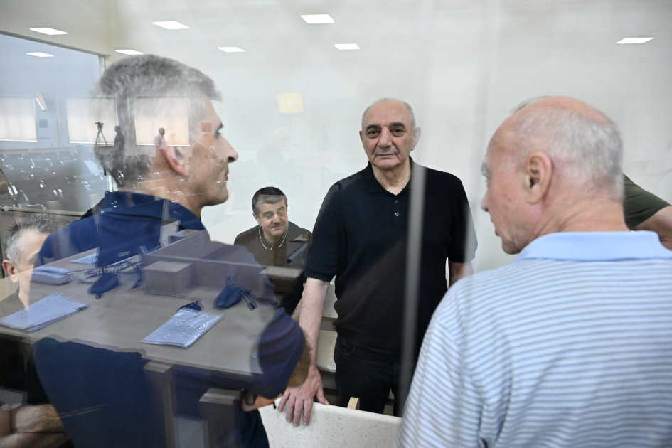 Ermənistan vətəndaşlarının şikayətləri üzrə apellyasiya məhkəməsi dövlət ittihamını müdafiə edən prokurorların çıxışları ilə davam etdirilib (FOTO)
