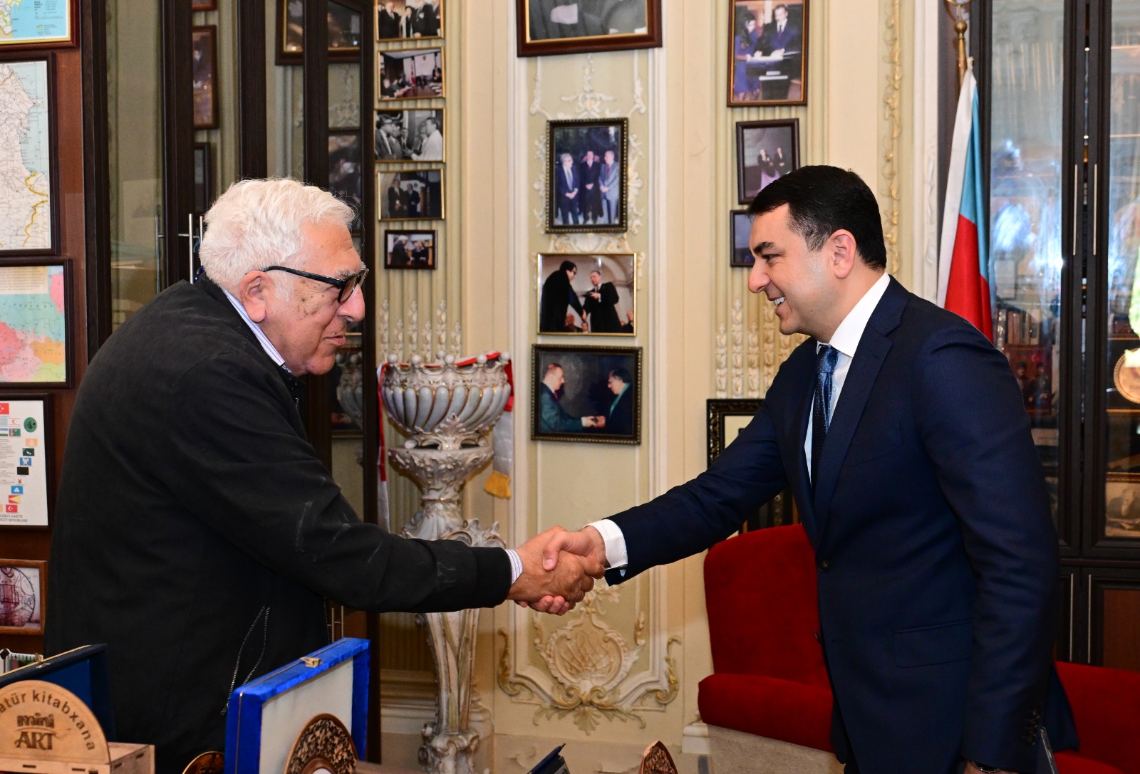 Mədəniyyət naziri Adil Kərimli Azərbaycan Yazıçılar Birliyinin sədri Anarla görüşüb (FOTO)