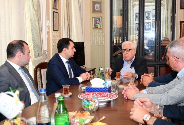 Mədəniyyət naziri Adil Kərimli Azərbaycan Yazıçılar Birliyinin sədri Anarla görüşüb (FOTO)