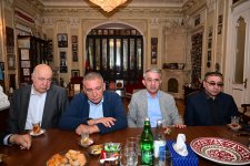 Mədəniyyət naziri Adil Kərimli Azərbaycan Yazıçılar Birliyinin sədri Anarla görüşüb (FOTO)
