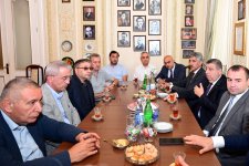 Mədəniyyət naziri Adil Kərimli Azərbaycan Yazıçılar Birliyinin sədri Anarla görüşüb (FOTO)