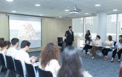 Unibank jurnalistlər üçün təlim təşkil edib (FOTO)