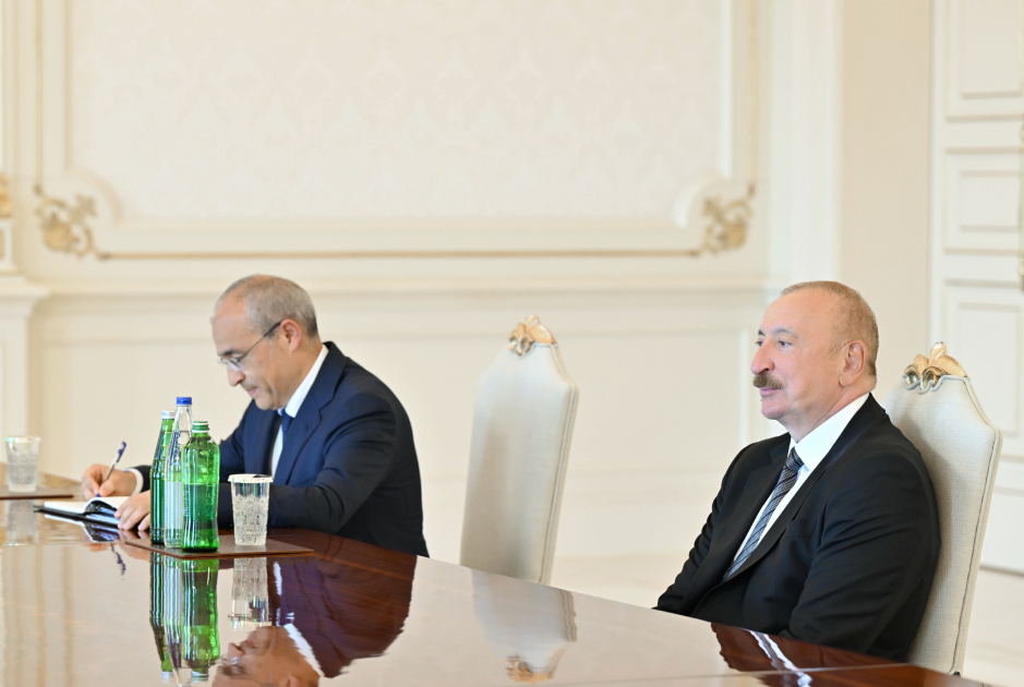 Prezident İlham Əliyev Dünya Güləş Birliyinin prezidentini qəbul edib (FOTO)