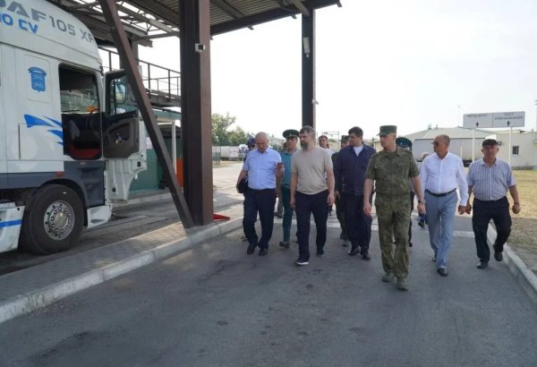 Dağıstan rəhbəri Azərbaycanla sərhəddə avtomobil buraxılış məntəqəsinə baş çəkib