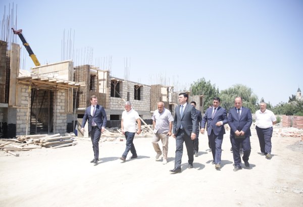 Xaçmaz rayonunun Yeni Həyat qəsəbəsində qəzalı binanın yerində yeni yaşayış binası inşa olunur (FOTO)