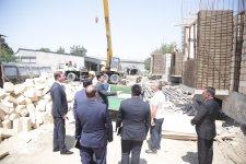 Xaçmaz rayonunun Yeni Həyat qəsəbəsində qəzalı binanın yerində yeni yaşayış binası inşa olunur (FOTO)