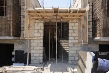 Xaçmaz rayonunun Yeni Həyat qəsəbəsində qəzalı binanın yerində yeni yaşayış binası inşa olunur (FOTO)
