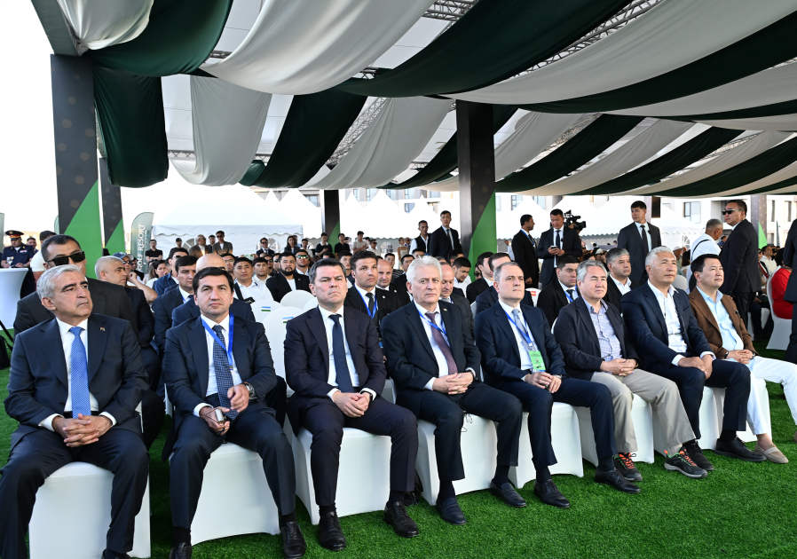 Prezident İlham Əliyev Qırğızıstan, Özbəkistan və Tacikistan prezidentləri ilə birlikdə Çolpon-Ata şəhərində Qolf Klubun açılışında iştirak edib (FOTO)
