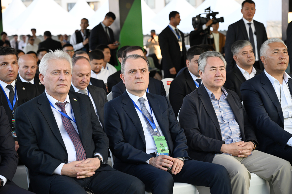 Prezident İlham Əliyev Qırğızıstan, Özbəkistan və Tacikistan prezidentləri ilə birlikdə Çolpon-Ata şəhərində Qolf Klubun açılışında iştirak edib (FOTO)