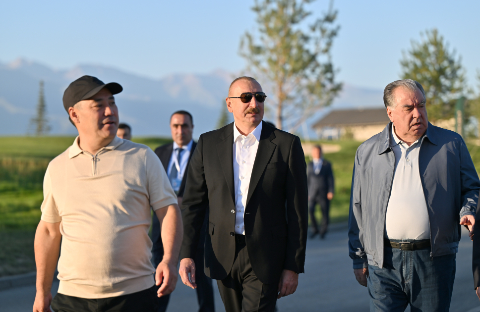 Prezident İlham Əliyev Qırğızıstan, Özbəkistan və Tacikistan prezidentləri ilə birlikdə Çolpon-Ata şəhərində Qolf Klubun açılışında iştirak edib (FOTO)
