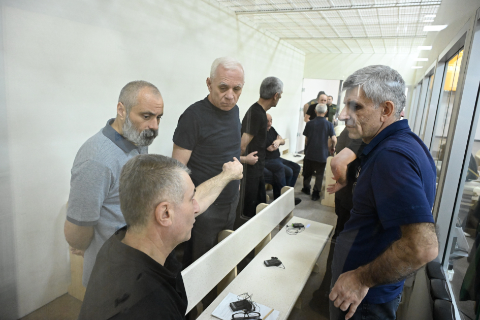 Ermənistan vətəndaşlarının şikayətləri üzrə apellyasiya məhkəməsində hakimlər kollegiyası müşavirəyə gedib (FOTO)