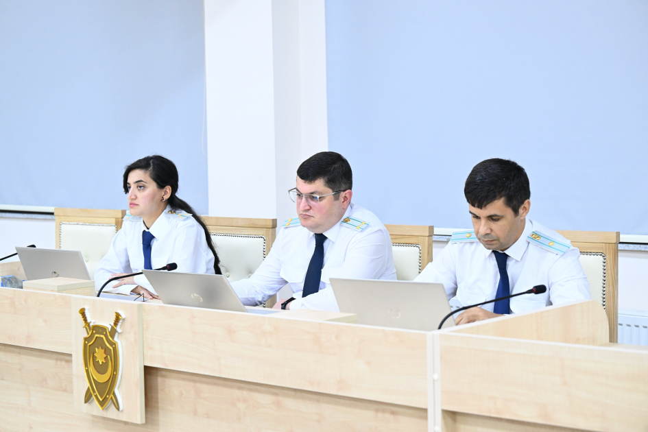 Ermənistan vətəndaşlarının şikayətləri üzrə apellyasiya məhkəməsində hakimlər kollegiyası müşavirəyə gedib (FOTO)