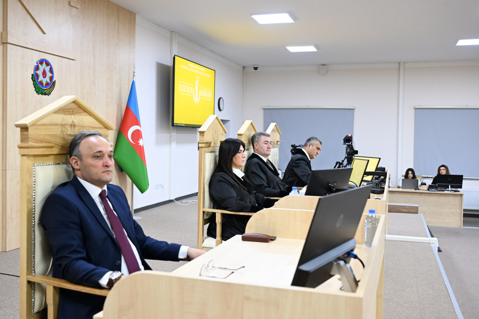Ermənistan vətəndaşlarının şikayətləri üzrə apellyasiya məhkəməsində hakimlər kollegiyası müşavirəyə gedib (FOTO)