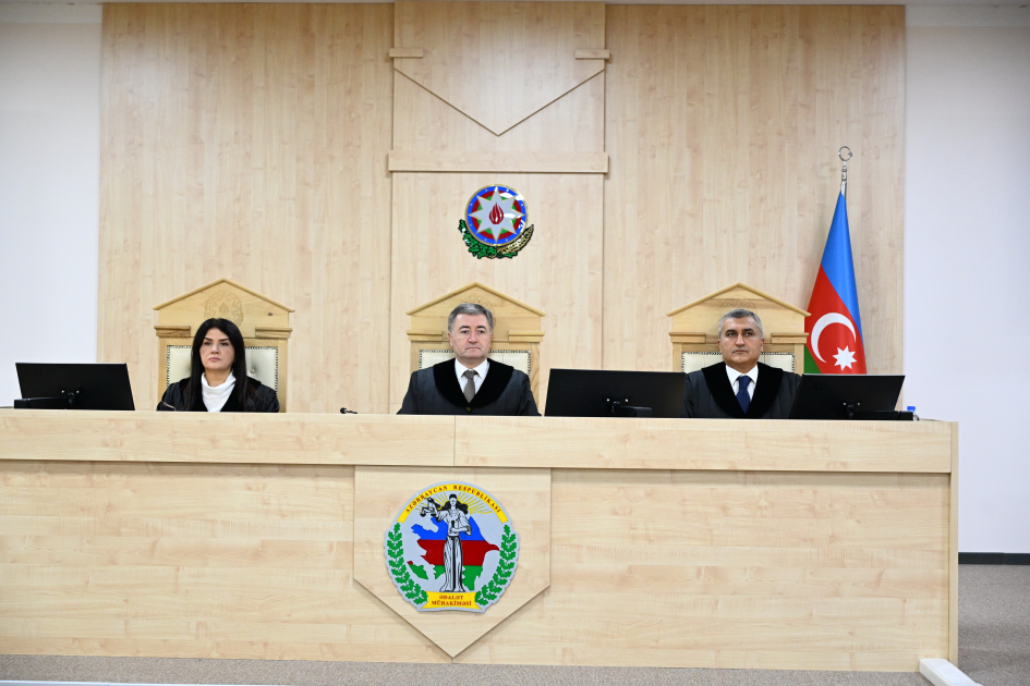 Ermənistan vətəndaşlarının şikayətləri üzrə apellyasiya məhkəməsində hakimlər kollegiyası müşavirəyə gedib (FOTO)