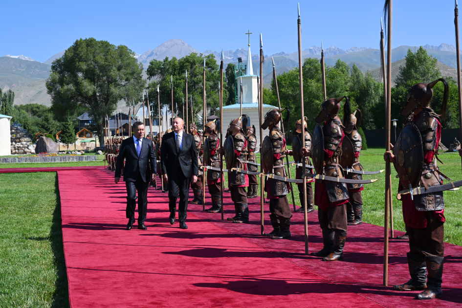 Prezident İlham Əliyevin Çolpon-Ata şəhərində rəsmi qarşılanma mərasimi olub (FOTO/VİDEO)