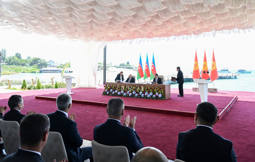 Azərbaycan ilə Qırğızıstan arasında imzalanmış sənədlər mübadilə edilib (FOTO/VİDEO)