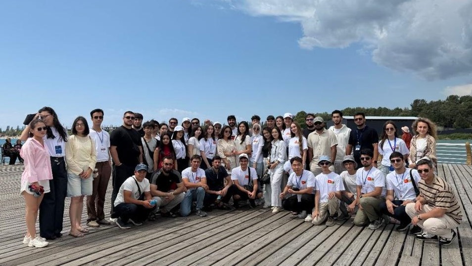 Qırğızıstanda Türk dünyası gənclərini bir araya gətirən II Yay Düşərgəsi keçirilib (FOTO)