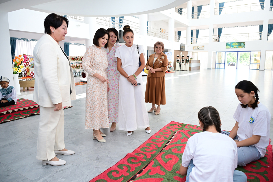 Birinci xanım Mehriban Əliyeva Çolpon-Ata şəhərində “Altın-Balalık” sağlamlıq və reabilitasiya mərkəzi ilə tanış olub (FOTO/VİDEO)