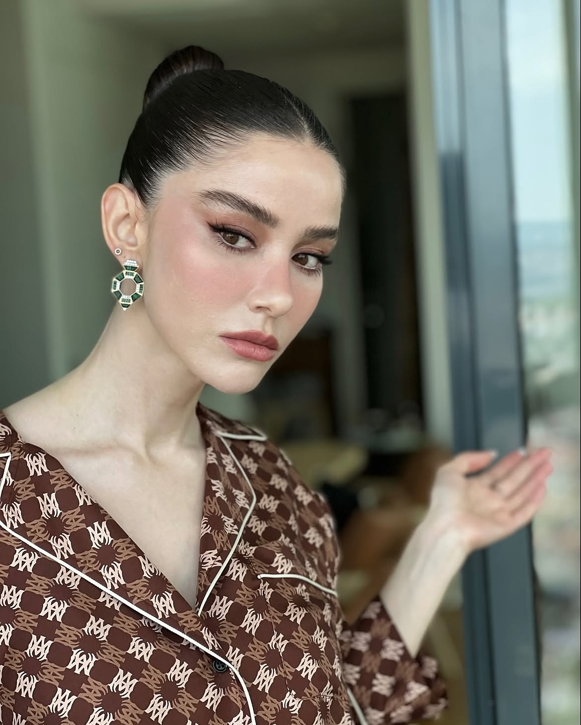 Məşhur türk aktrisası Özge Gürel “44” filminin baş rolunda (FOTO)