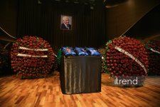 Görkəmli ədəbiyyat və mədəniyyət xadimi, Xalq şairi Nəriman Həsənzadə ilə vida mərasimi keçirilir (FOTO)