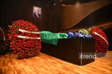 Görkəmli ədəbiyyat və mədəniyyət xadimi, Xalq şairi Nəriman Həsənzadə ilə vida mərasimi keçirilir (FOTO)