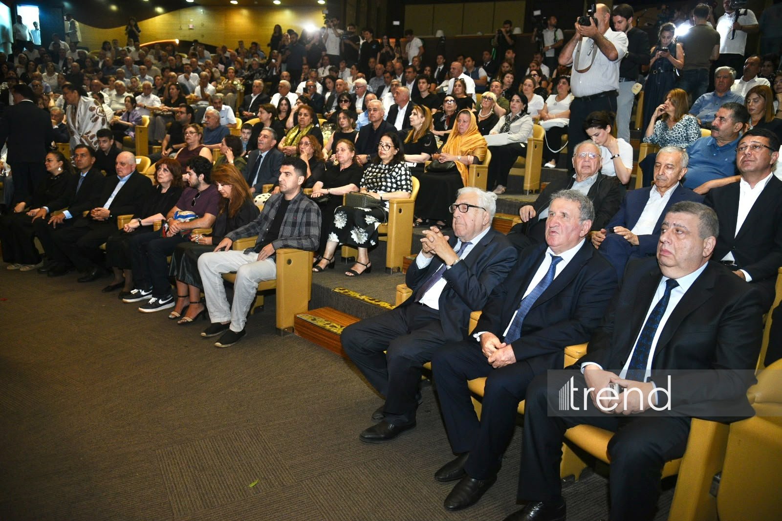 Görkəmli ədəbiyyat və mədəniyyət xadimi, Xalq şairi Nəriman Həsənzadə ilə vida mərasimi keçirilir (FOTO)