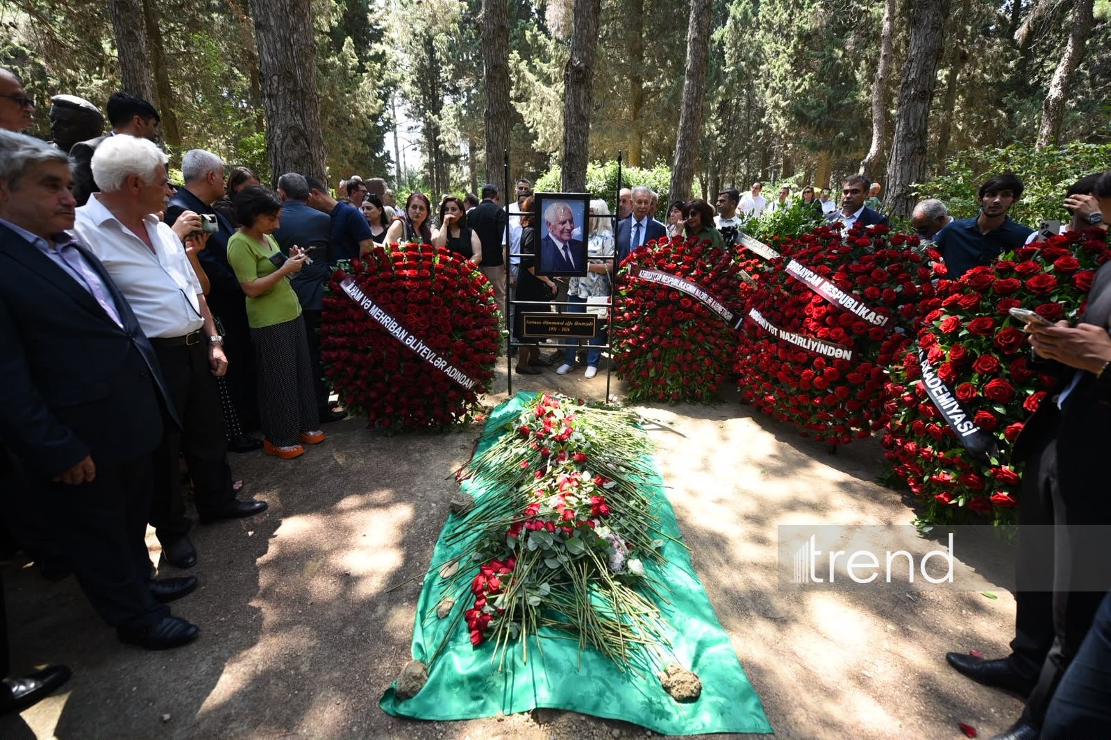 Xalq şairi Nəriman Həsənzadə I Fəxri xiyabanda dəfn olunub (FOTO)