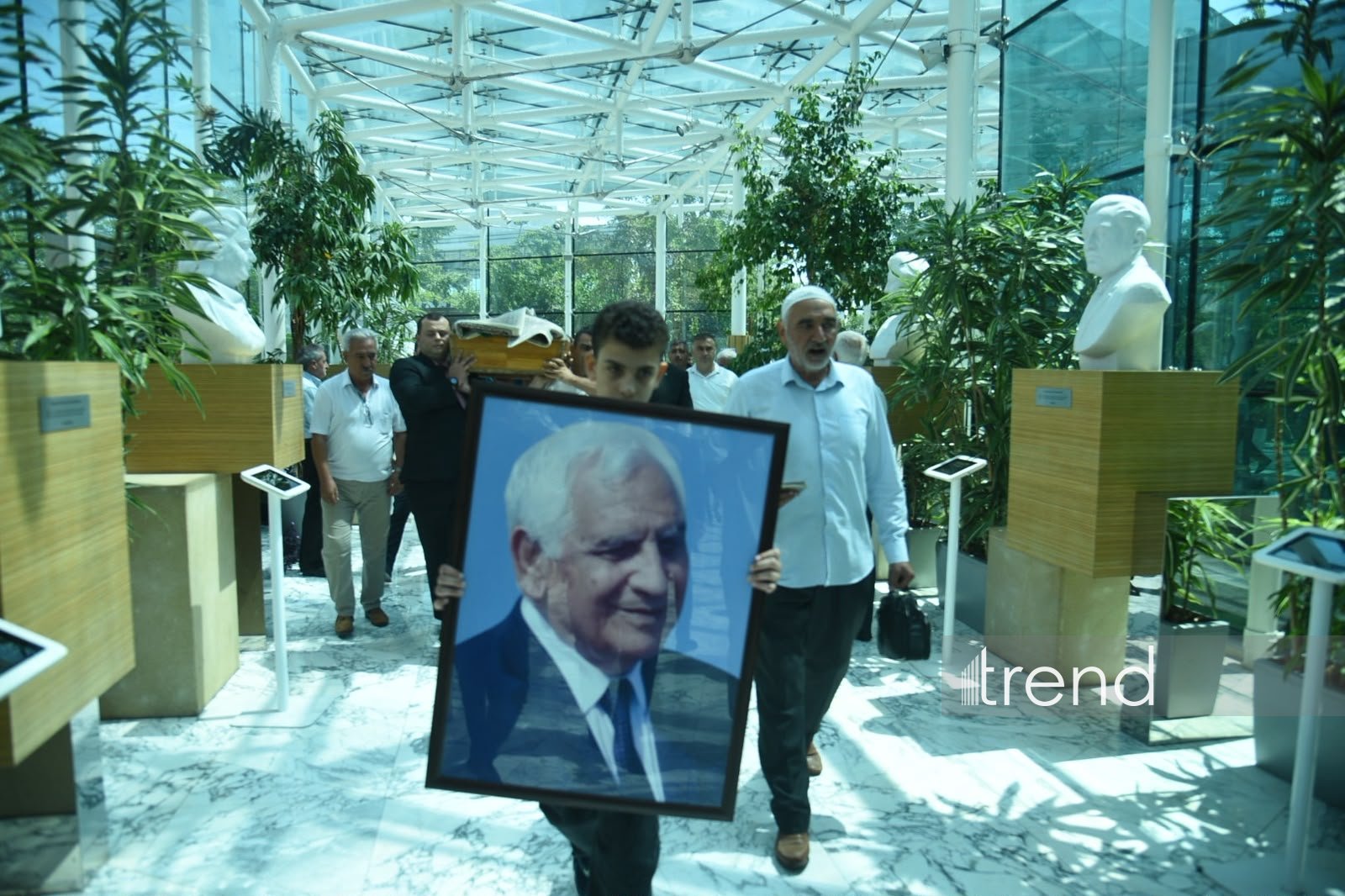 Görkəmli ədəbiyyat və mədəniyyət xadimi, Xalq şairi Nəriman Həsənzadə ilə vida mərasimi keçirilir (FOTO)