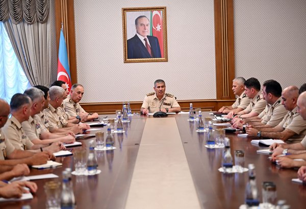 Müdafiə naziri hərbi attaşelərlə görüşüb (FOTO)