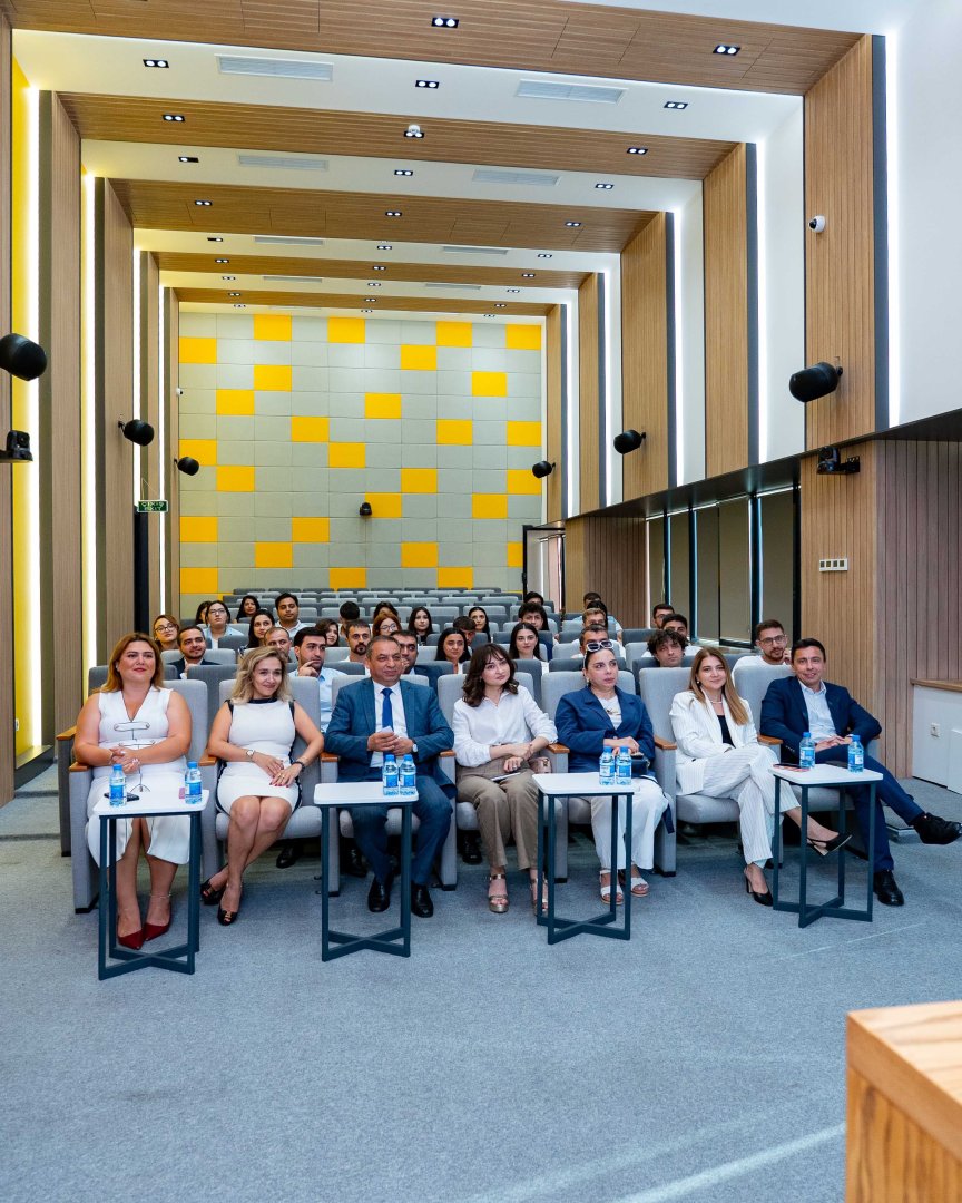 UNEC-in 20 tələbəsi ABB-nin “Data və Süni İntellekt Sertifikasiya Proqramı”nı uğurla başa vurdu (FOTO)