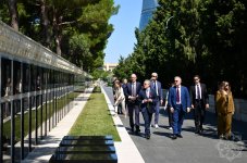 İsveçrənin Federal Xarici İşlər Departamentinin rəhbəri Bakıda şəhidlərin xatirəsini anıb (FOTO)