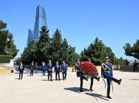 İsveçrənin Federal Xarici İşlər Departamentinin rəhbəri Bakıda şəhidlərin xatirəsini anıb (FOTO)