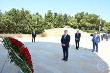 İsveçrənin Federal Xarici İşlər Departamentinin rəhbəri Bakıda şəhidlərin xatirəsini anıb (FOTO)