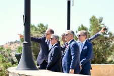 İsveçrənin Federal Xarici İşlər Departamentinin rəhbəri Bakıda şəhidlərin xatirəsini anıb (FOTO)