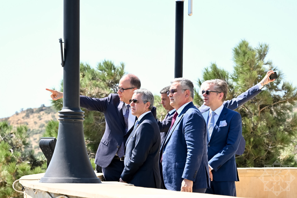 İsveçrənin Federal Xarici İşlər Departamentinin rəhbəri Bakıda şəhidlərin xatirəsini anıb (FOTO)