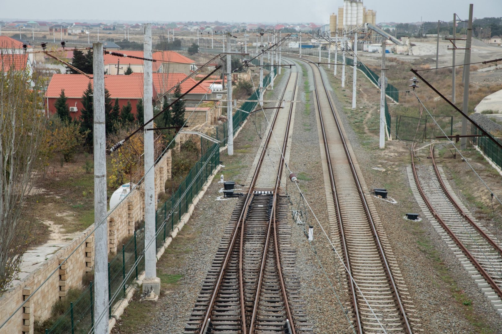 ADY dəmir yolunun təhlükəsizlik zonasında görüləcək tədbirləri açıqlayıb (FOTO)