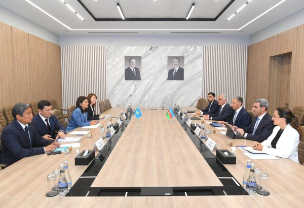 Azərbaycan və Qazaxıstan Orta Dəhlizin inkişafını müzakirə edib