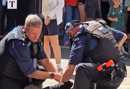 Londonun mərkəzində dörd nəfər bıçaqlanıb, bir qadın saxlanılıb