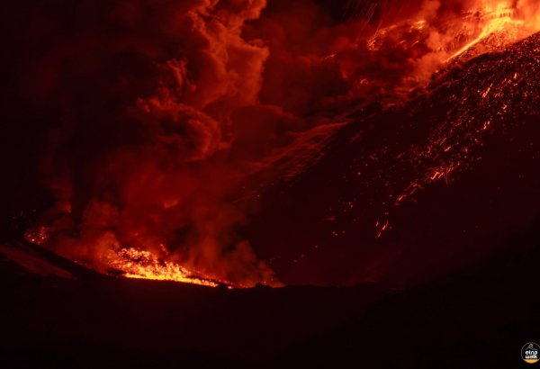Siciliyada Etna vulkanı yenidən lava püskürür