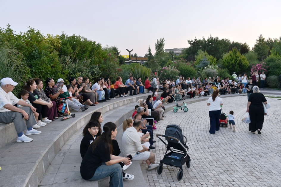 Bakıda axşam konsertləri keçirilir (FOTO)