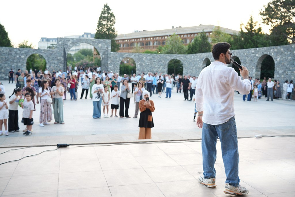 Bakıda axşam konsertləri keçirilir (FOTO)
