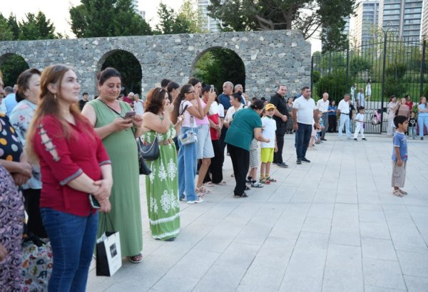 Bakıda axşam konsertləri keçirilir (FOTO)